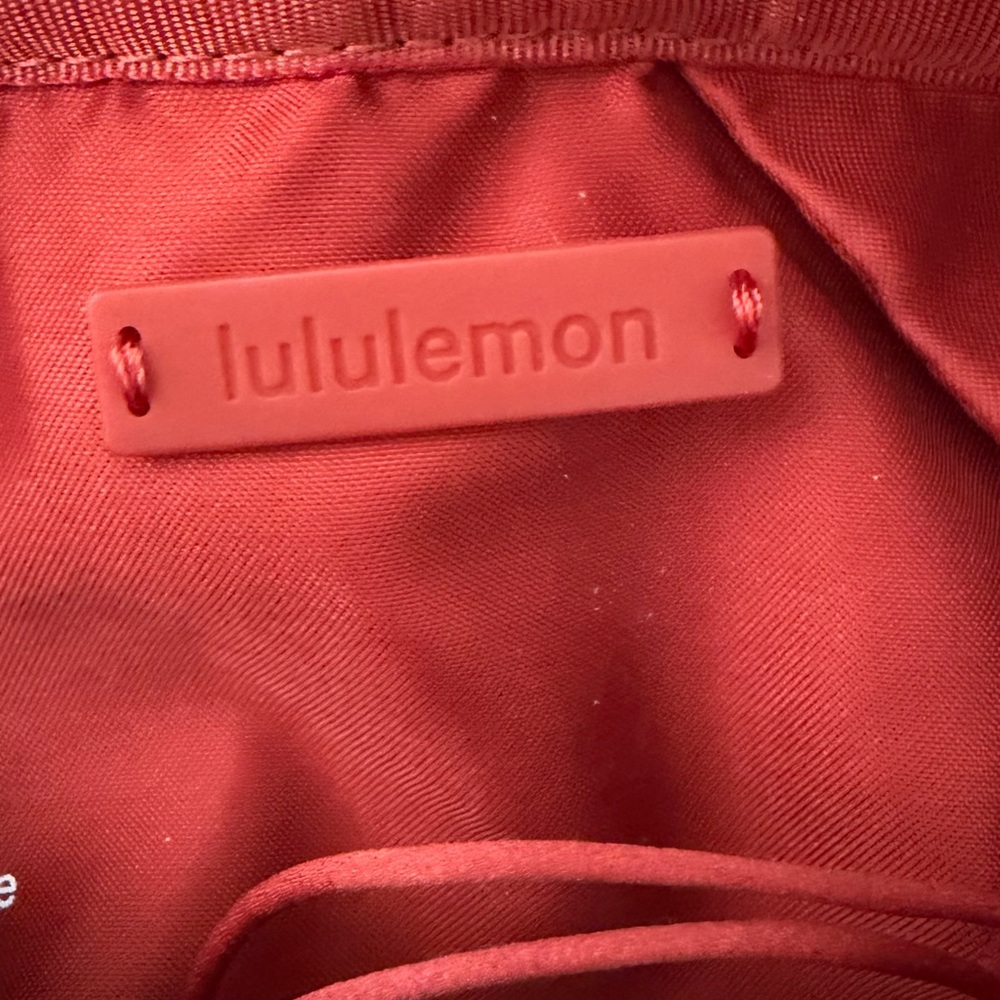 Lululemon Clean Lines Belt Bag in Red Rock. In pre-owned condition - Picture 9 of 9
